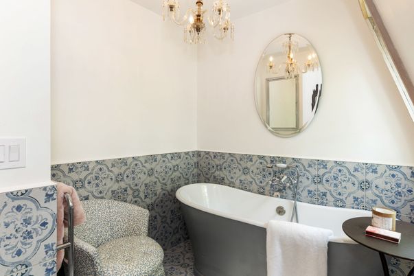 Bathroom, Chandelier, Free Standing Baths, Interior