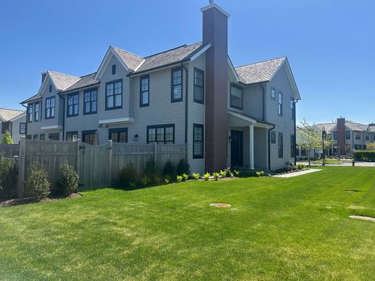 Backyard, Exterior, Facade, Queen Anne Victorian