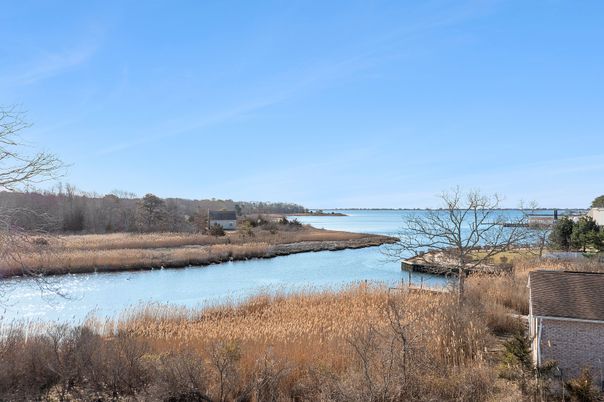 Exterior, Lake