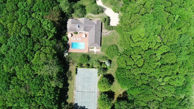Exterior, Drone