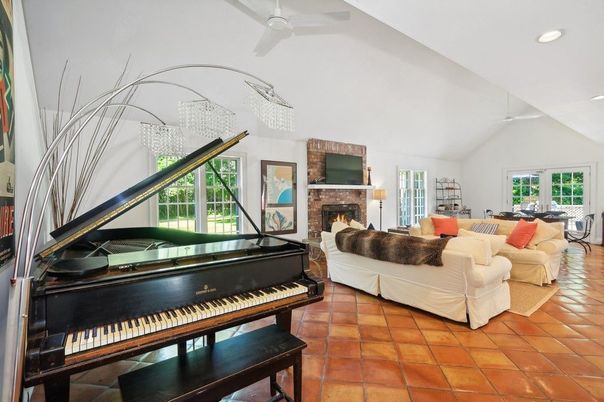 Fireplace, Interior, Living room, Piano, Recessed Lighting