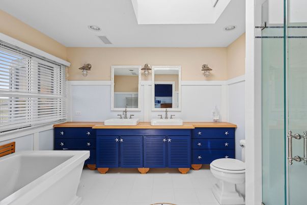Bathroom, Dual Sink Vanities, Interior, Recessed Lighting
