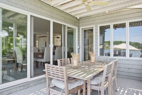 Dining room, Exterior