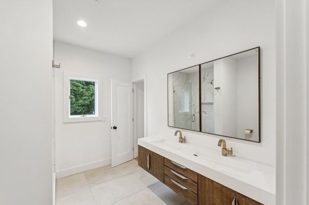 Bathroom, Dual Sink Vanities, Interior, Recessed Lighting