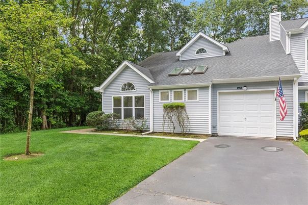 Attached, Exterior, Facade, Cape Cod