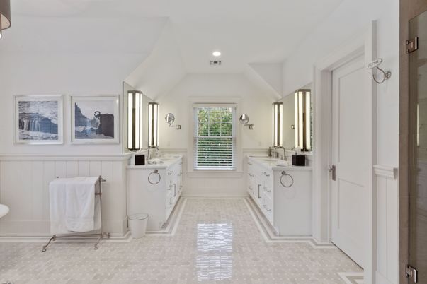 Bathroom, Dual Sink Vanities, Interior, Recessed Lighting