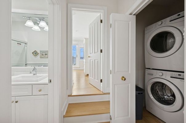 Interior, Utility Closets, Washer, Wood Texture Flooring