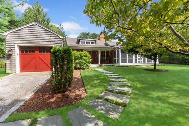 Attached, Exterior, Facade, Ranch