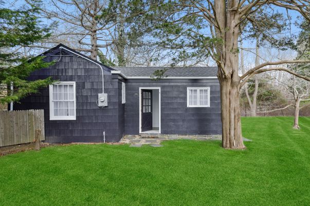 Exterior, Facade, Ranch