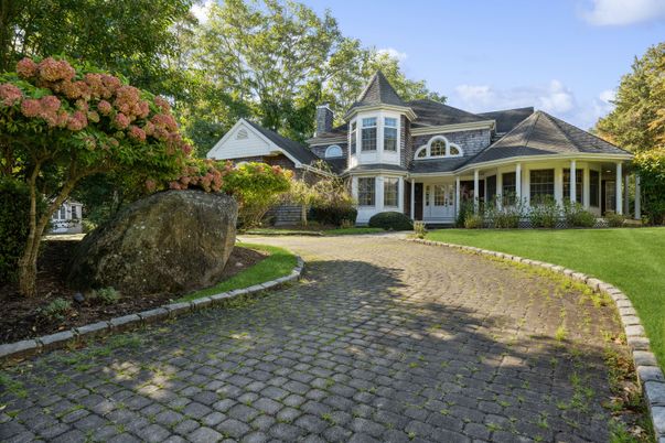Exterior, Facade, Queen Anne Victorian