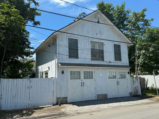 Attached, Exterior, Facade, Farmhouse