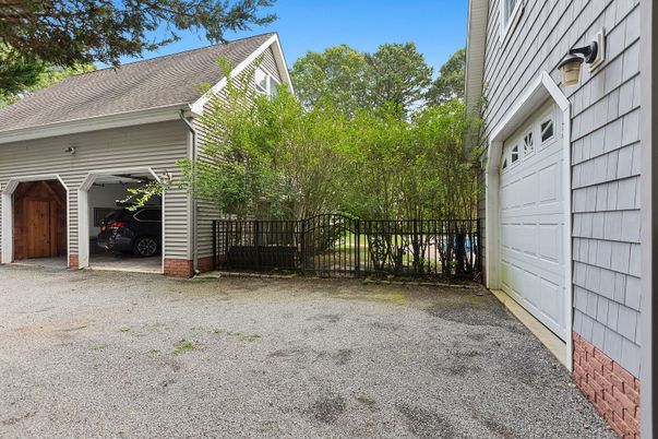 Detached Garage, Exterior