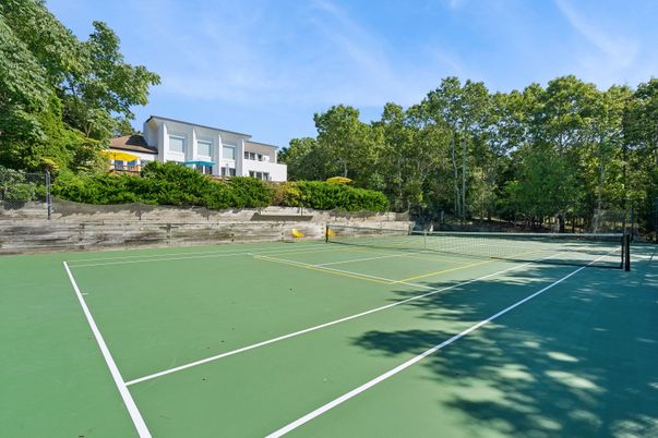 Exterior, Tennis Courts