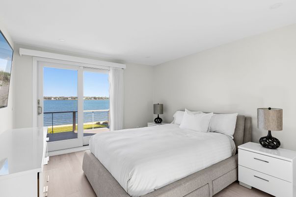 Bedroom, Interior, Recessed Lighting, Water, Wood Texture Flooring