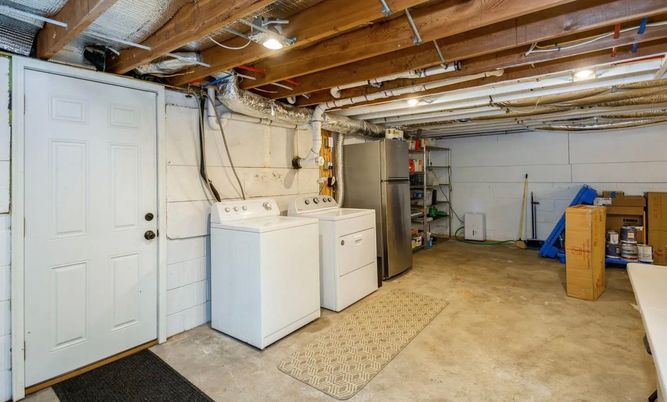 Interior, Washer, Wooden Beams