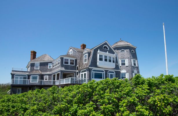 Exterior, Facade, Queen Anne Victorian