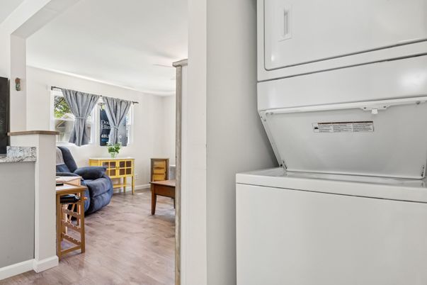 Interior, Utility Closets, Washer, Wood Texture Flooring