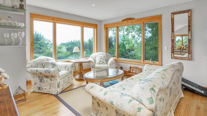 Interior, Recessed Lighting, Sun Room, Wood Texture Flooring