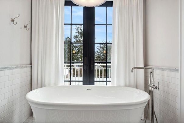 Bathroom, Free Standing Baths, Interior