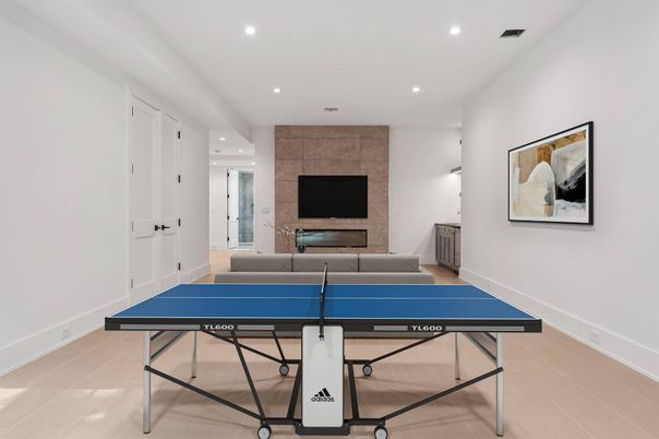 Game Room, Interior, Recessed Lighting