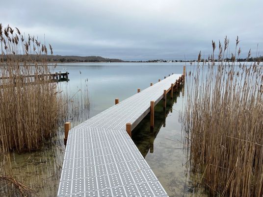 Exterior, Lake