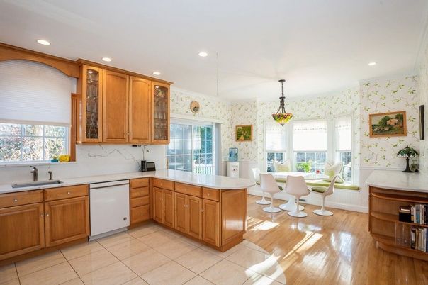 Dining room, Interior, Kitchen, Pendant Lights, Recessed Lighting, Wood Texture Flooring