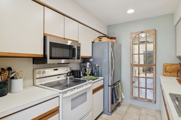 Interior, Kitchen, Recessed Lighting, Washer