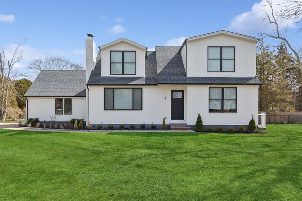 Exterior, Facade, Farmhouse