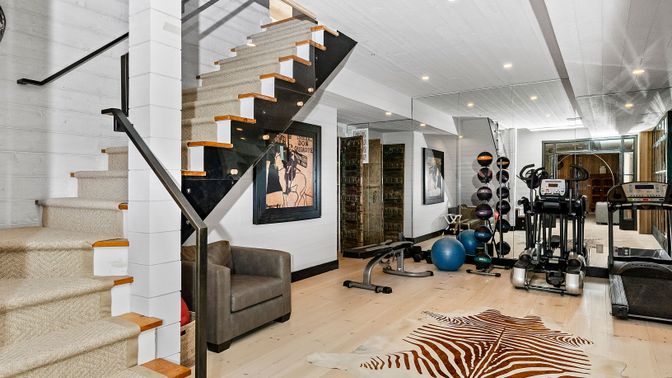 Fitness Equipment, Interior, Recessed Lighting, Wood Texture Flooring
