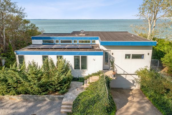 Exterior, Facade, Water, Modern
