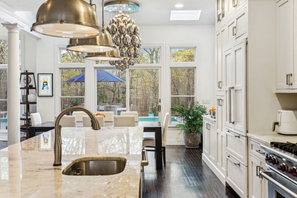 Chandelier, Dining room, Interior, Kitchen, Pendant Lights, Recessed Lighting, Wood Texture Flooring