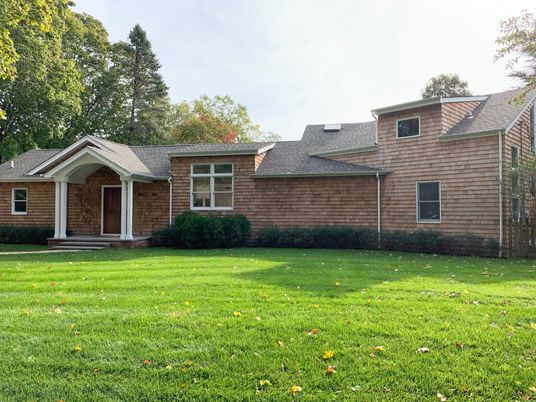 Backyard, Exterior, Facade, Brick Facade, Ranch