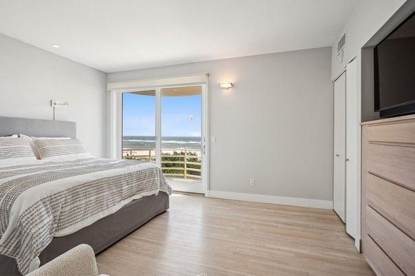 Bedroom, Interior, Recessed Lighting, Water, Wood Texture Flooring