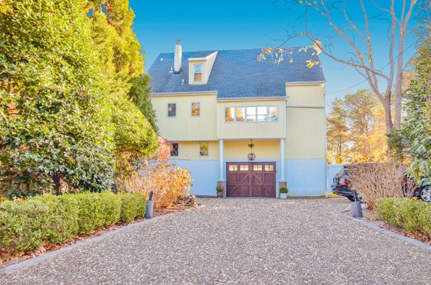 Attached, Exterior, Facade, Cape Cod