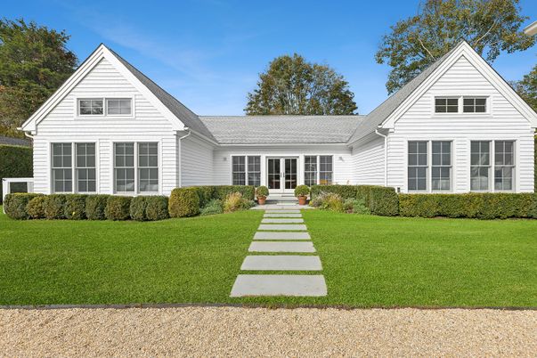 Exterior, Facade, Farmhouse