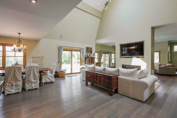 Chandelier, Dining room, Interior, Living room, Recessed Lighting, Wood Texture Flooring