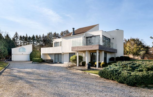 Attached, Backyard, Exterior, Facade, Modern