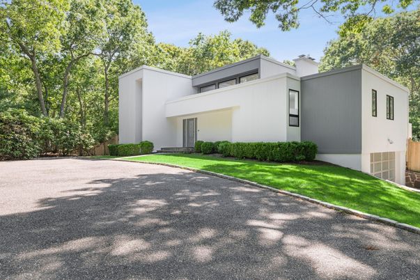 Attached, Backyard, Exterior, Facade, Modern