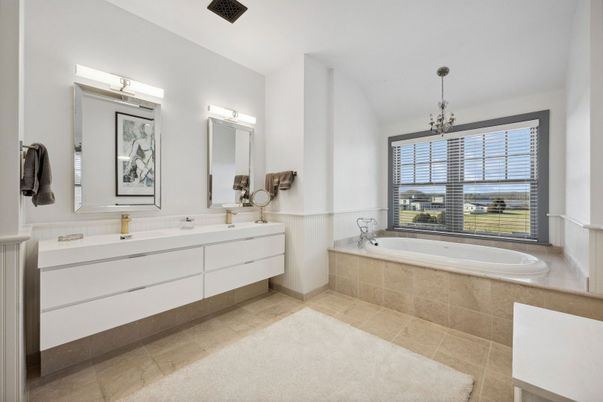 Bathroom, Dual Sink Vanities, Interior