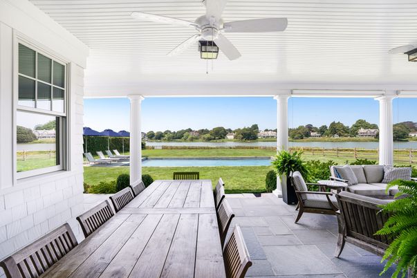 Exterior, Interior, Sun Room, Water