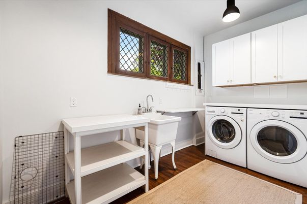 Interior, Washer, Wood Texture Flooring