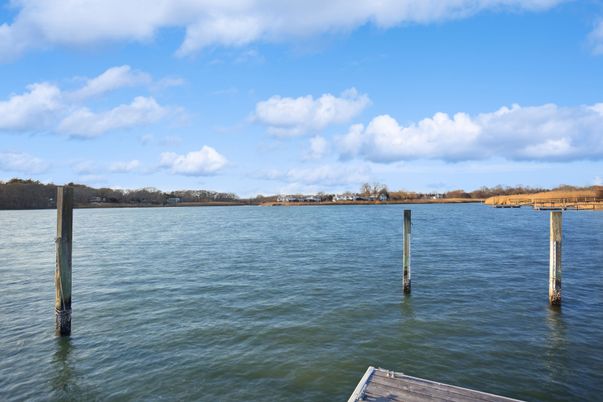 Exterior, Lake