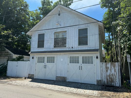 Attached, Exterior, Facade, Farmhouse