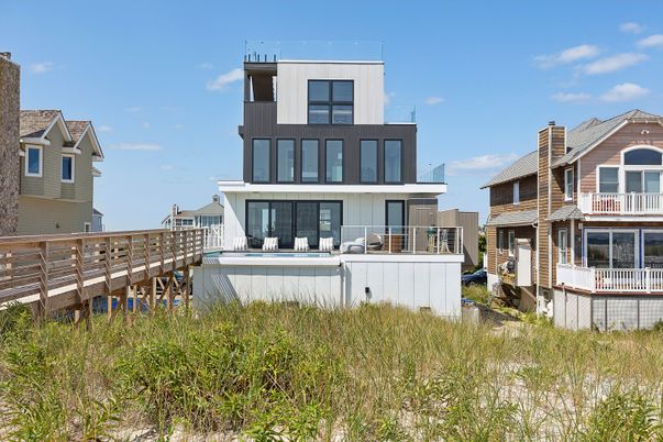 Exterior, Facade, Modern