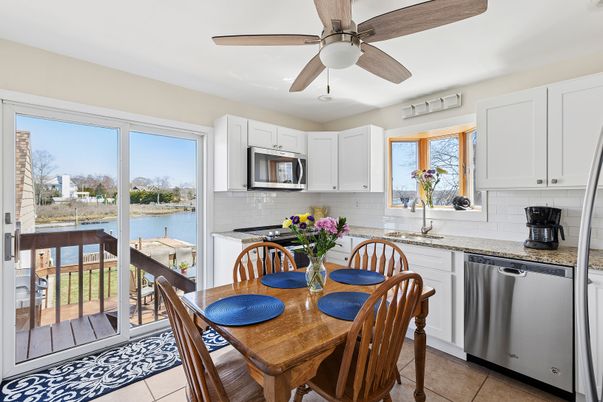 Dining room, Interior, Kitchen, Stainless Steel Appliances, Water