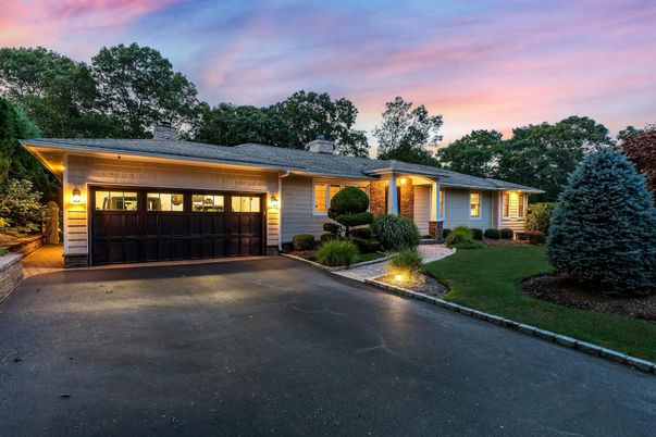 Attached, Exterior, Facade, Ranch