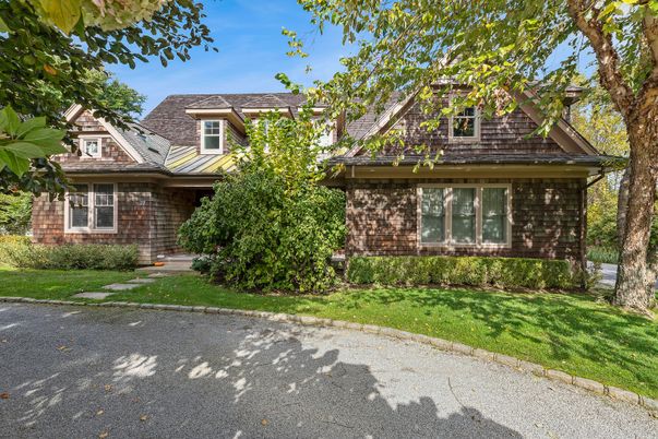 Exterior, Facade, Brick Facade, Queen Anne Victorian