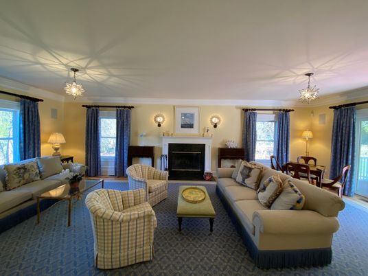 Chandelier, Dining room, Fireplace, Interior, Living room, Pendant Lights