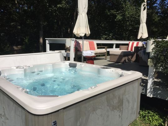 Exterior, Hot Tub