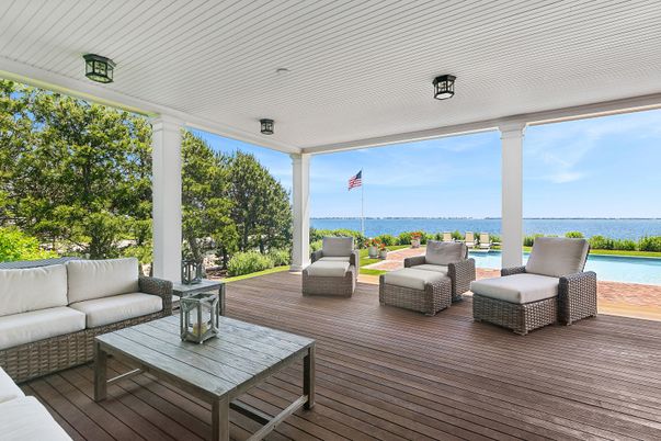 Exterior, Interior, Living room, Water